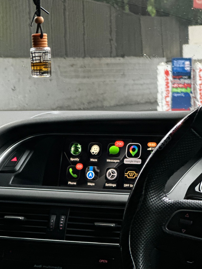 Driver view — wireless CarPlay active