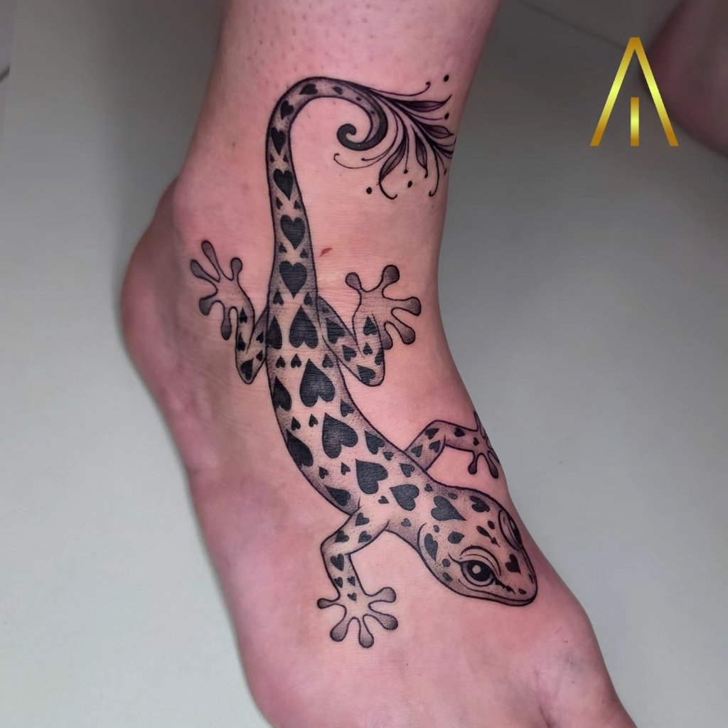 Minimal tattoo Chiang Mai Artisan Ink