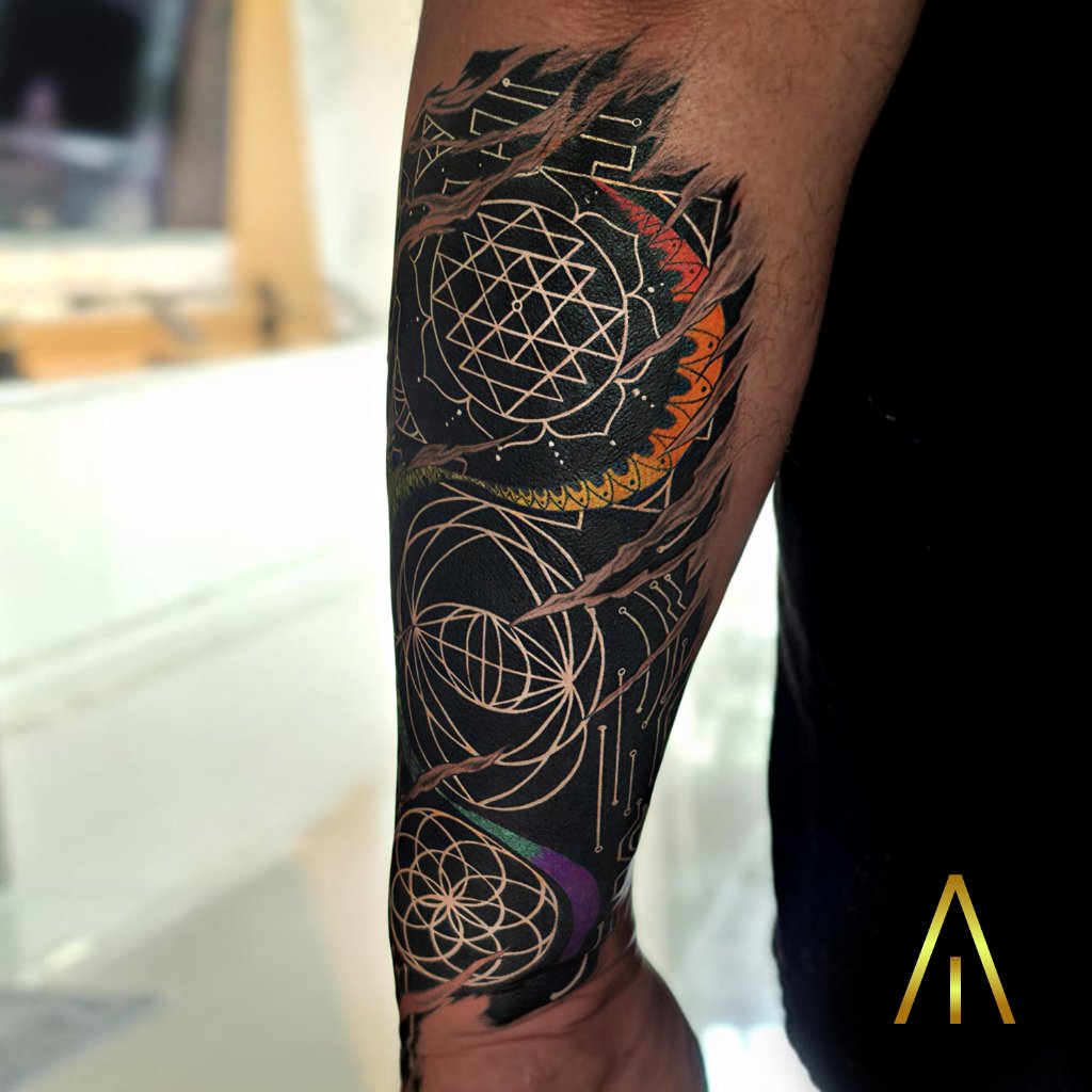 Geometric Polynesian tattoo Chiang Mai Artisan Ink