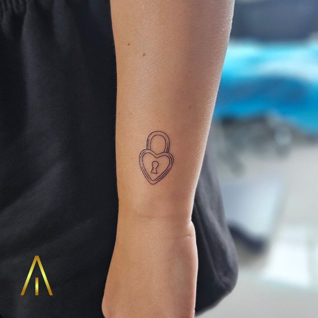 Fine line tattoo Chiang Mai Artisan Ink