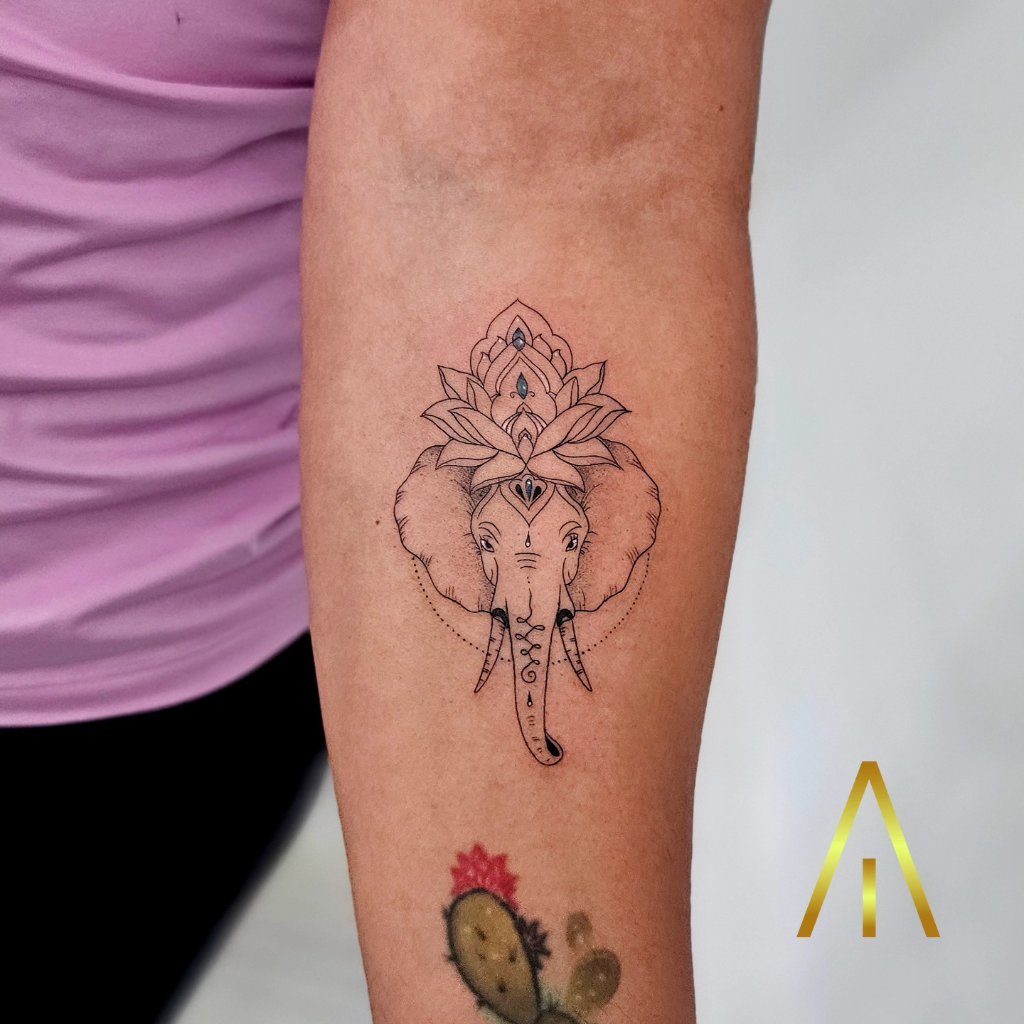 Fine line tattoo Chiang Mai Artisan Ink