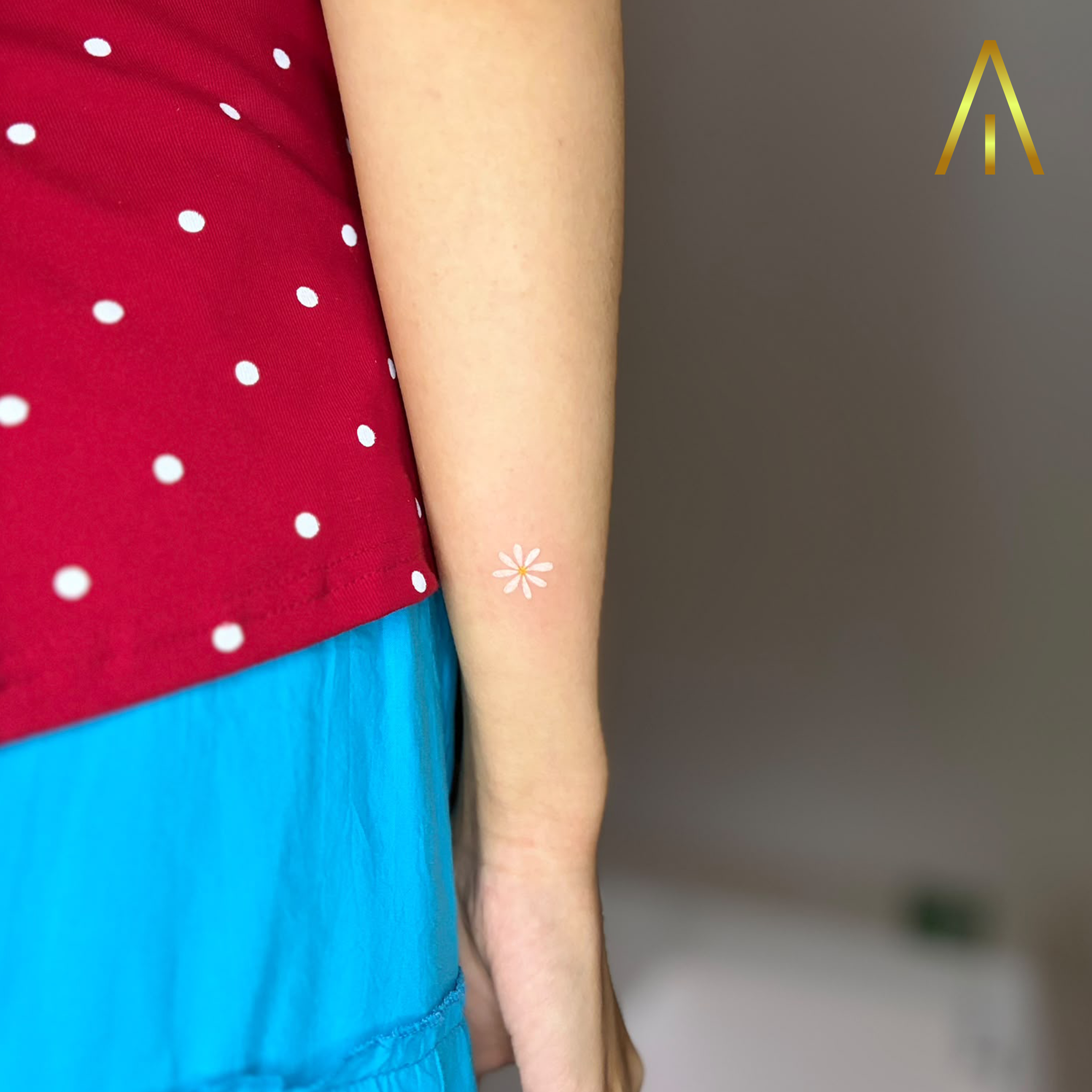 Mimi minimal single daisy flower forearm tattoo Chiang Mai