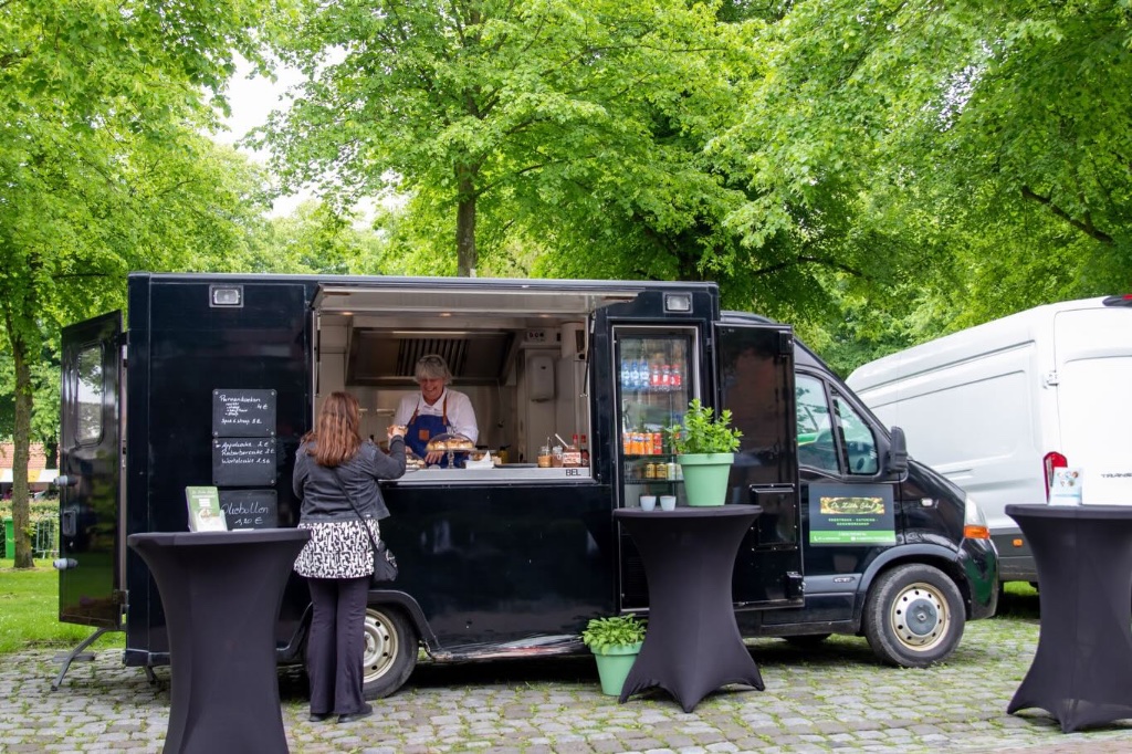 De Zilte Chef foodtruck bij een sfeervolle evenement met streetfood gerechten