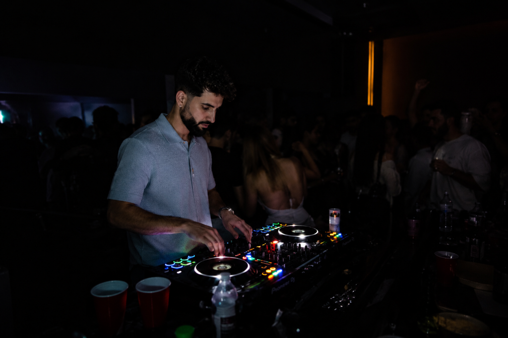 DJ DJ Bezi
