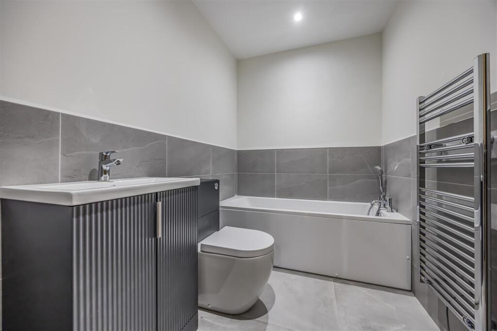 Oakwood Court — image 3