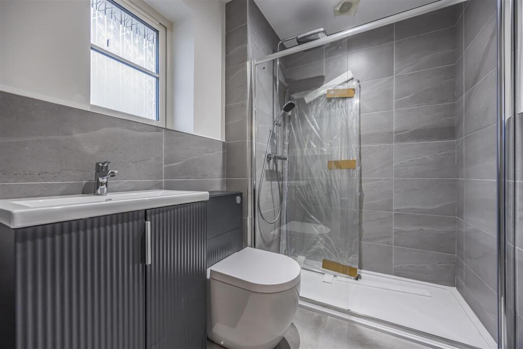 Oakwood Court — image 7