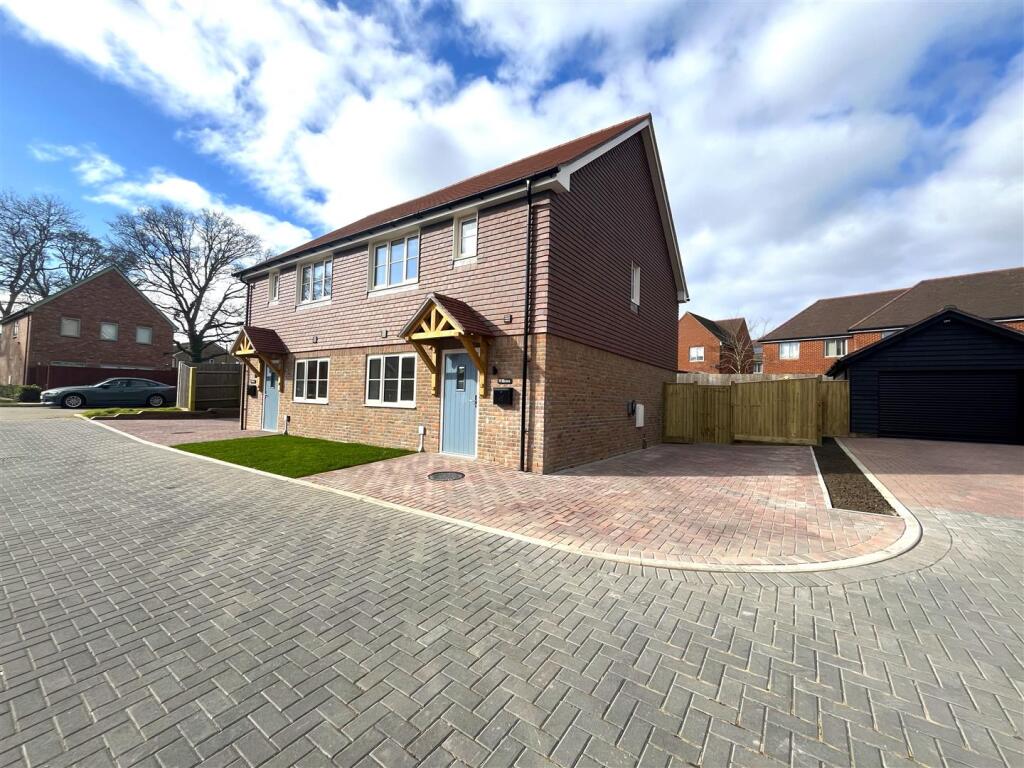 Oakwood Court — image 9