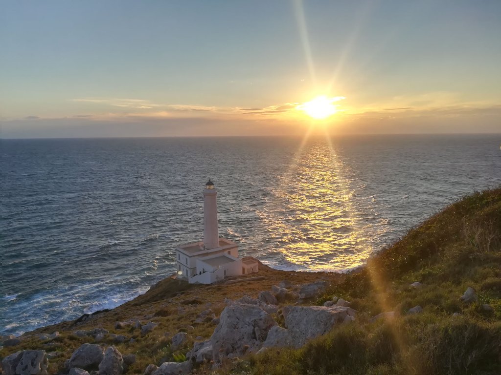 Faro della Palascìa all'alba