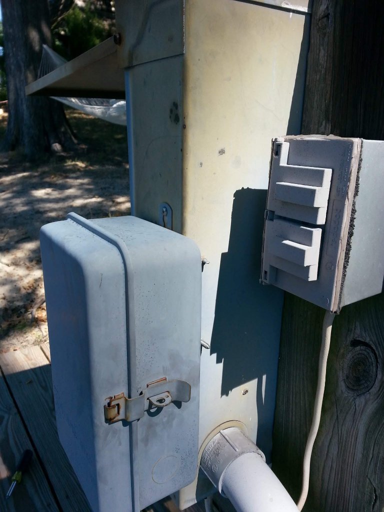 Marina — Weatherproof Disconnect Box