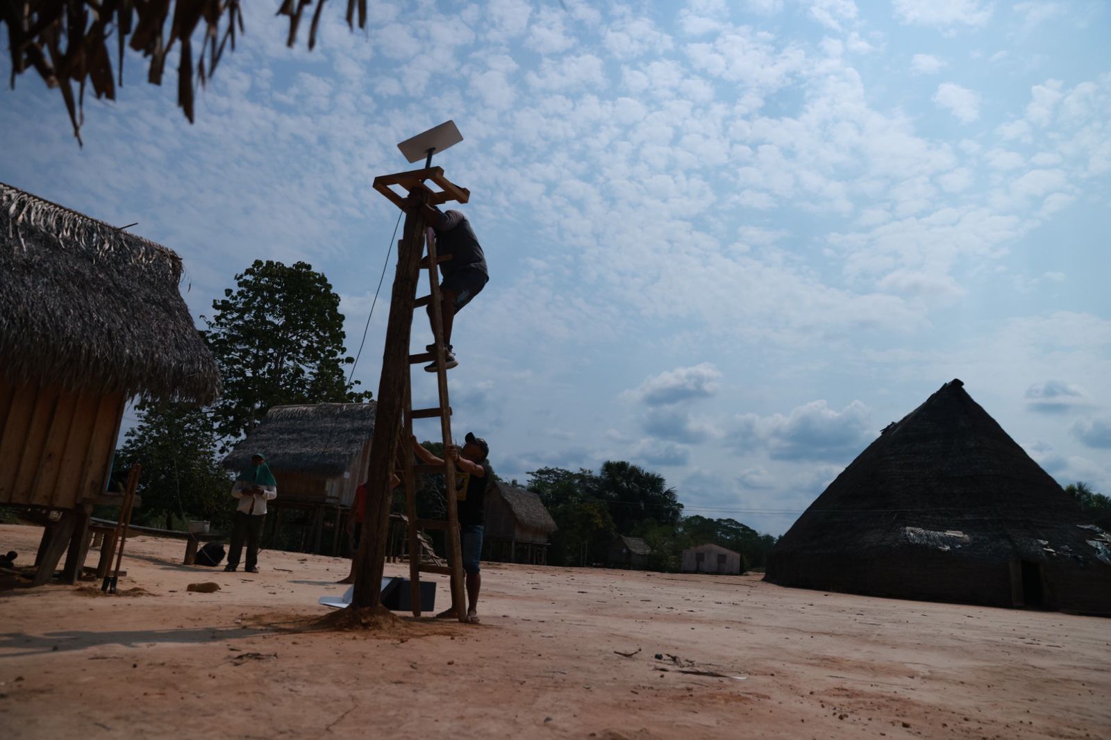 Installing a Starlink antenna · Vale do Javari, 2023