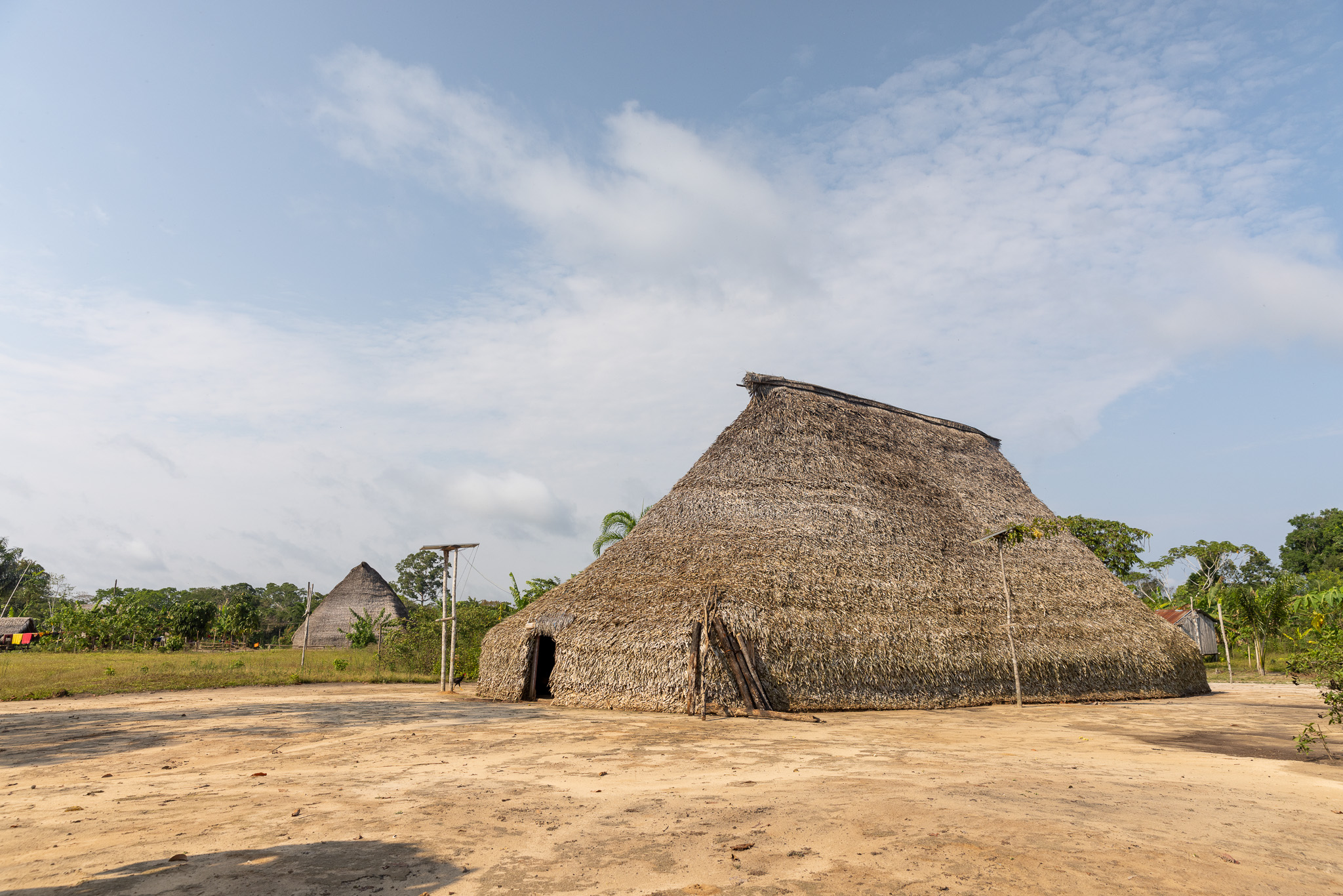 The maloca where connectivity arrives — a space of life, decision and memory.