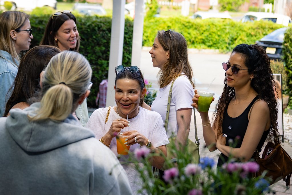 MaMi Social Club moment