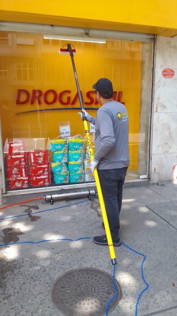 Limpeza de Letreiros e Fachadas