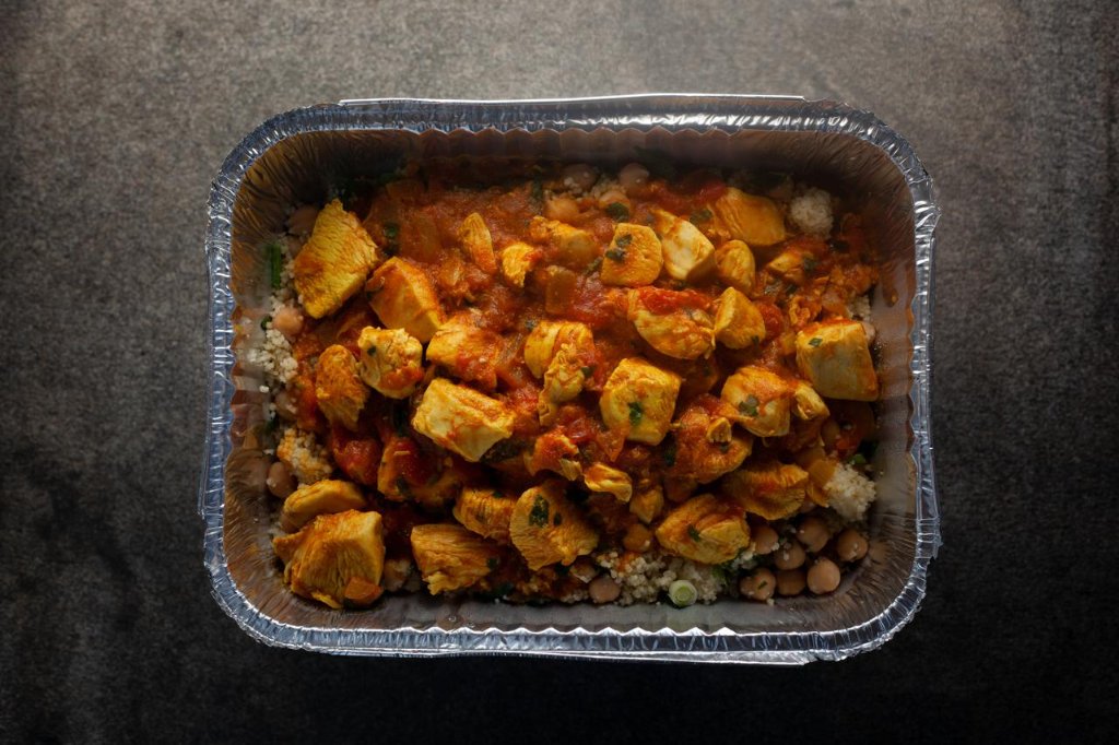 Wednesday 1kg Bowl Moroccan chicken served with a chick pea, spring onion & coriander couscous