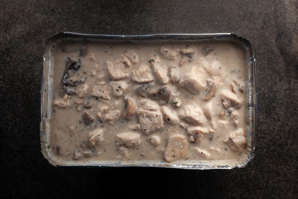 Monday Low Budget 1kg Creamy chicken stroganoff