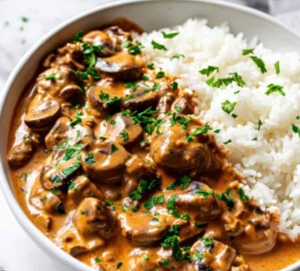 Rustic beef stroganoff served with rice & our rainbow coldslaw - (THAT’S OUR CREAMY + COLOURFUL COMFORT MONDAY) (It’s fast, saucy & totally different from our slow cooks)