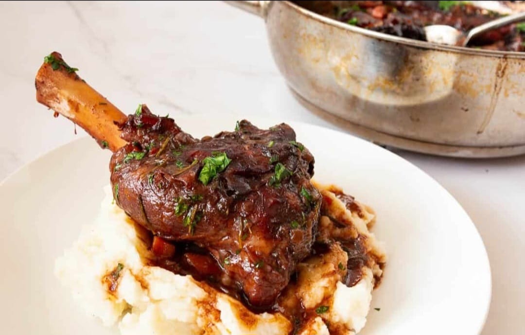 “WACKY WEDNESDAY” 400gr LAMB SHANK done in port, slow braised for hours until it falls off the bone served with a rich gravy, creamy mustard mash & petite baby peas