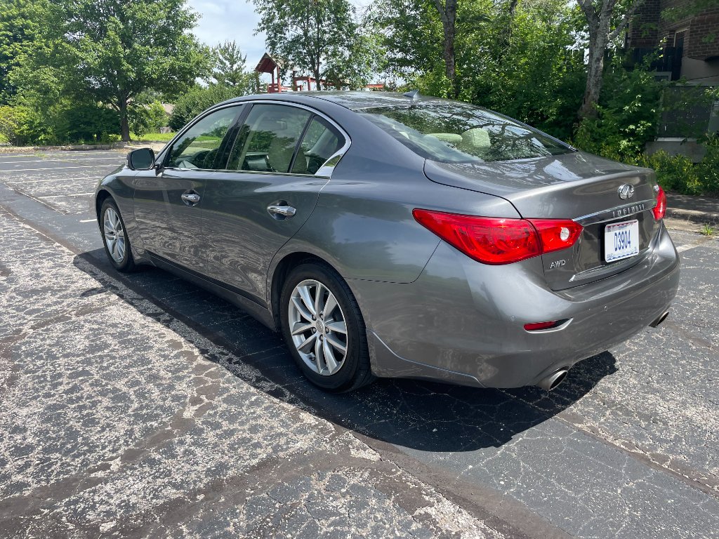 2016 Infiniti Q50 2.0t Premium AWD thumbnail 3