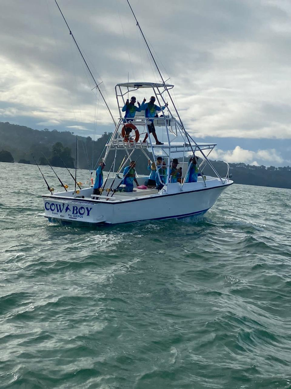 Cowboy 30' Bertram Express fishing boat in Quepos Costa Rica