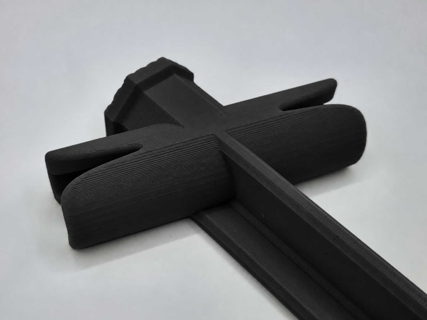 Long version 28 cm and short version 22 cm anchoring stakes side by side