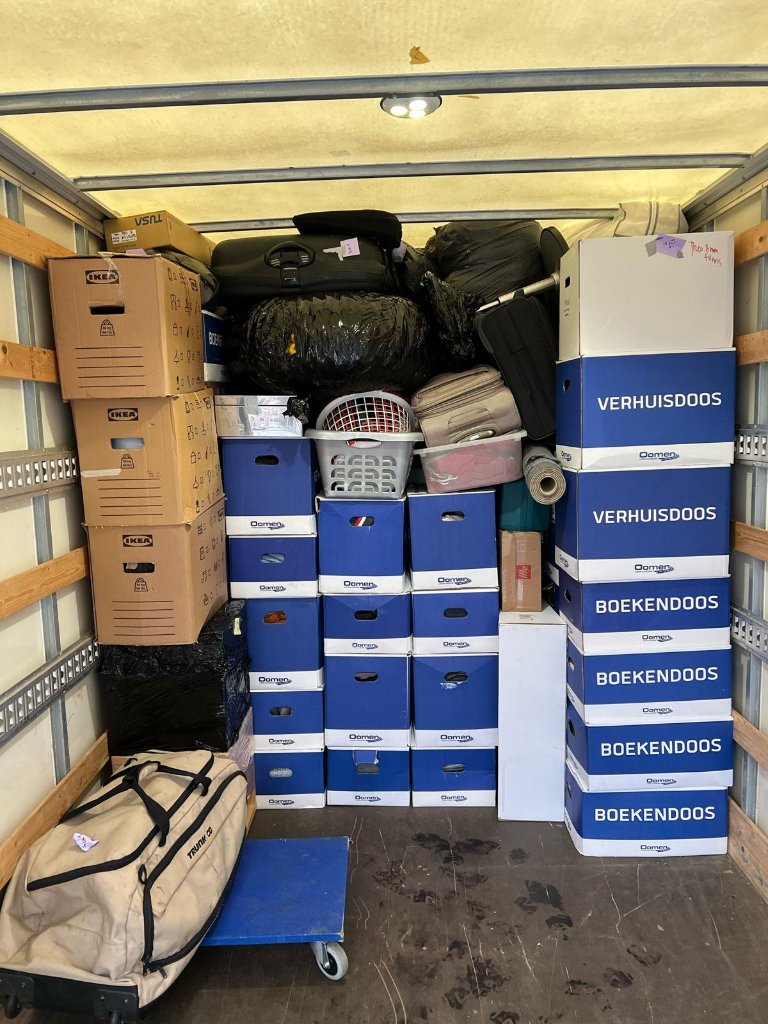 Handy Movers vrachtwagen vol met verhuisdozen