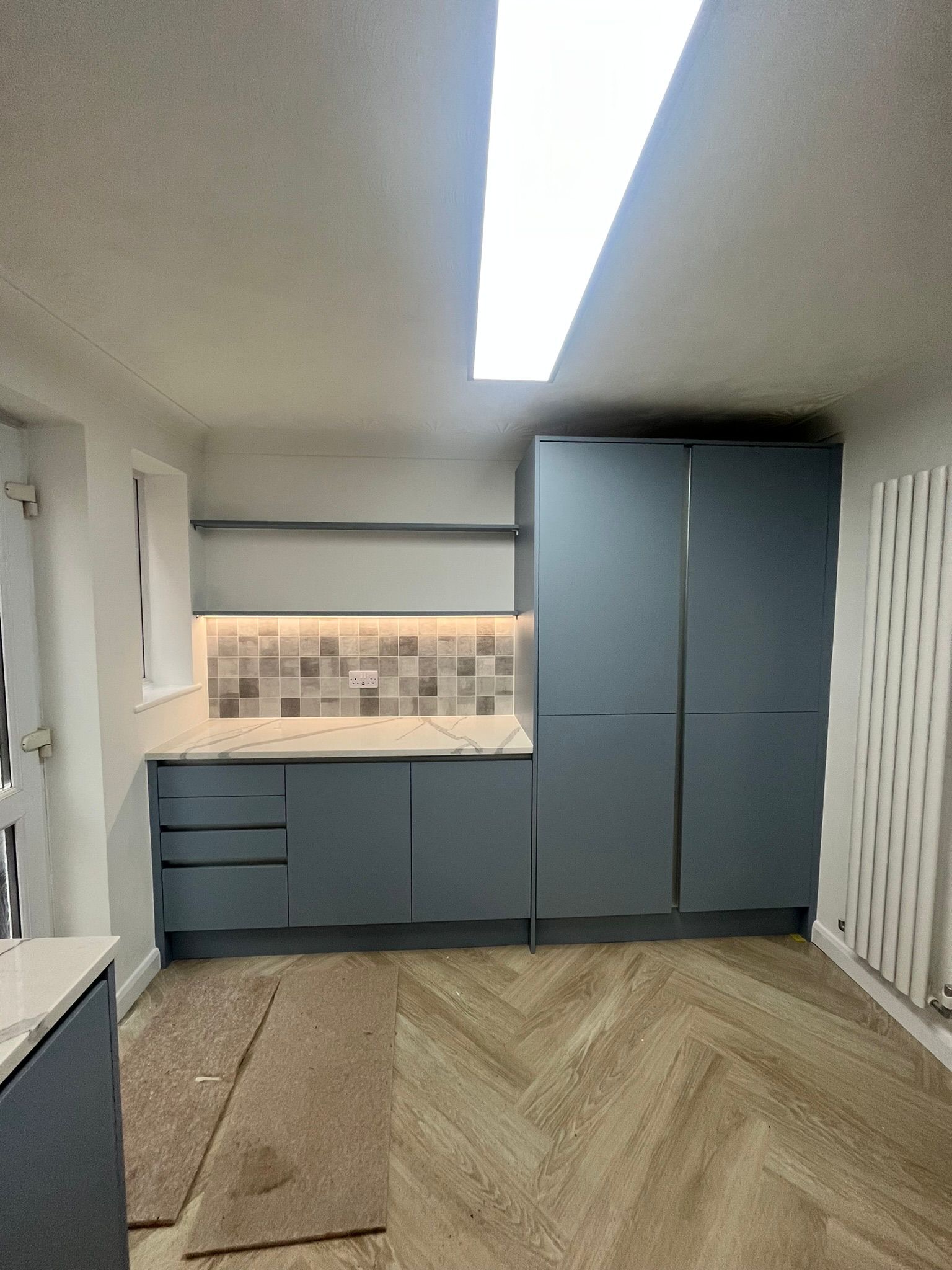 Midnight Handleless Kitchen — detail 12 by CJ Marra Cabinets & Carpentry
