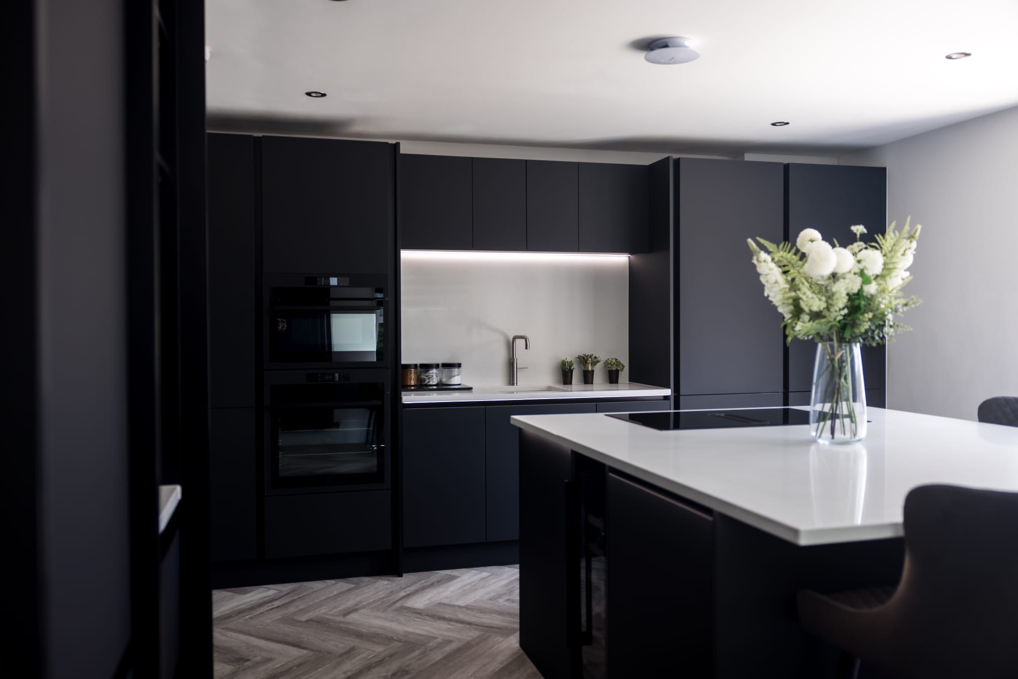 Midnight Handleless Kitchen — detail 6 by CJ Marra Cabinets & Carpentry