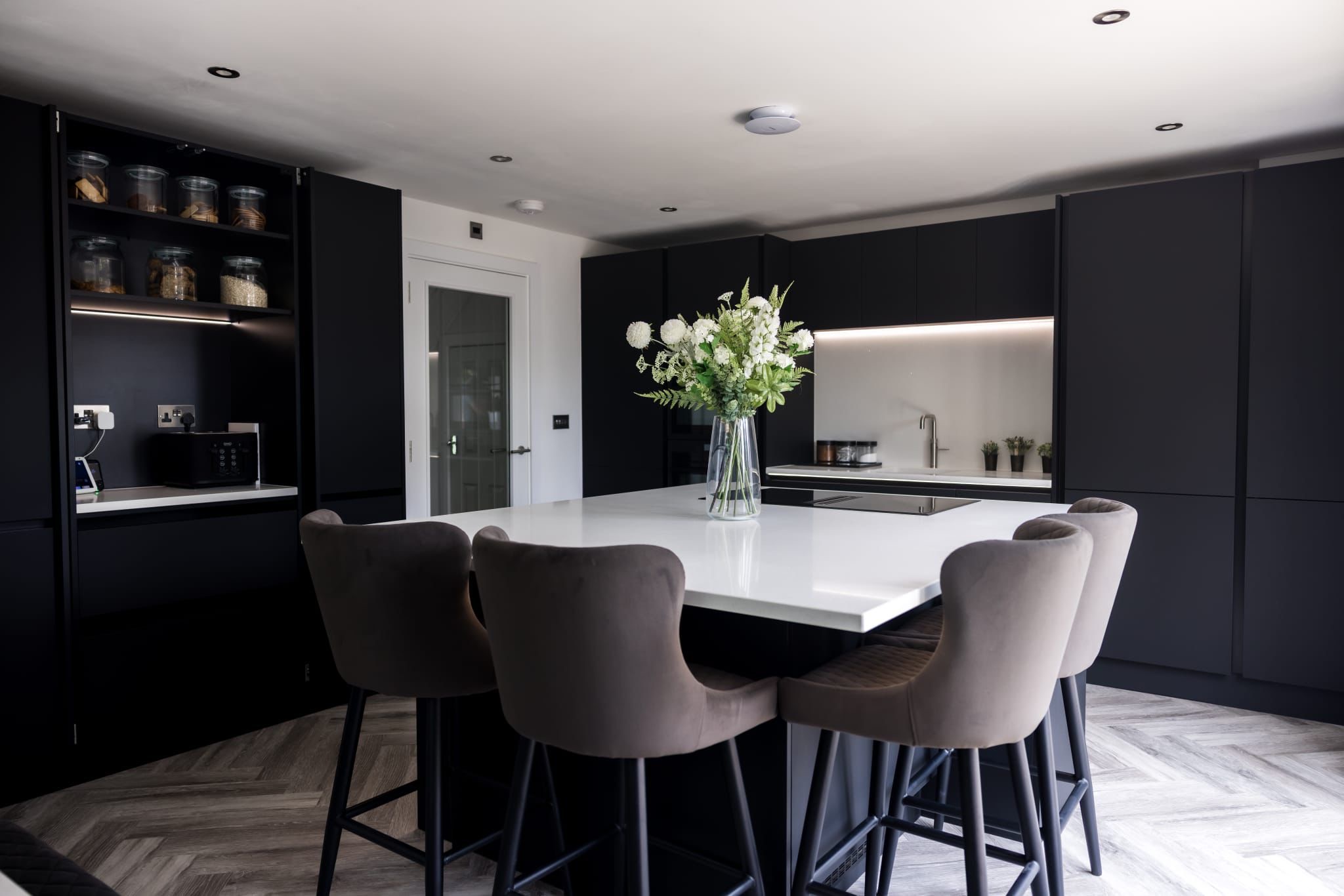Midnight Handleless Kitchen — detail 3 by CJ Marra Cabinets & Carpentry