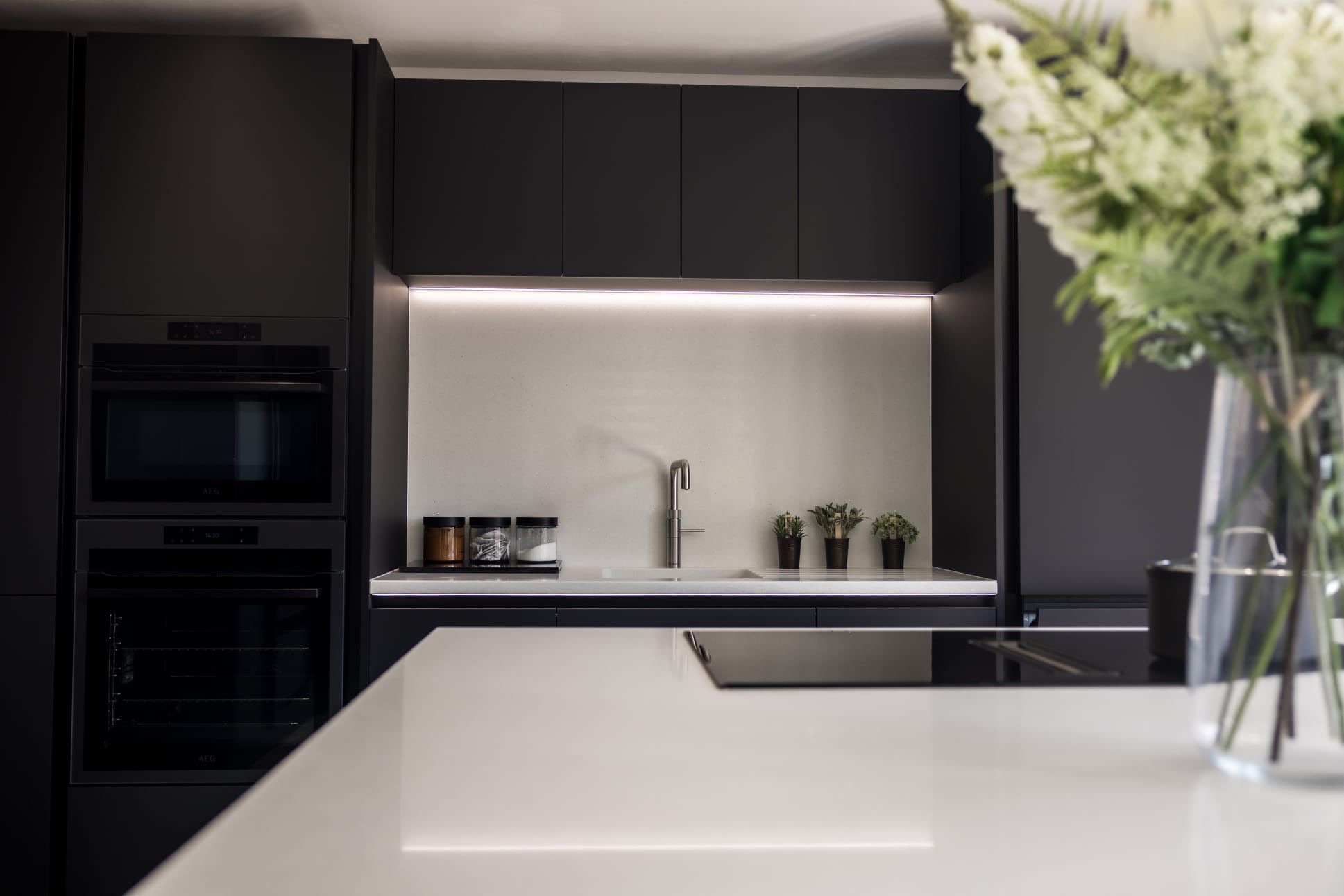Midnight Handleless Kitchen — detail 5 by CJ Marra Cabinets & Carpentry