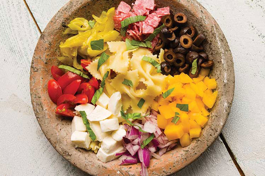 Fesleğen Soslu Makarna Salatası