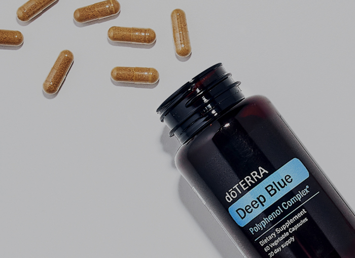 Deep Blue Polyphenol Complex şişesi ve bitkisel kapsüller