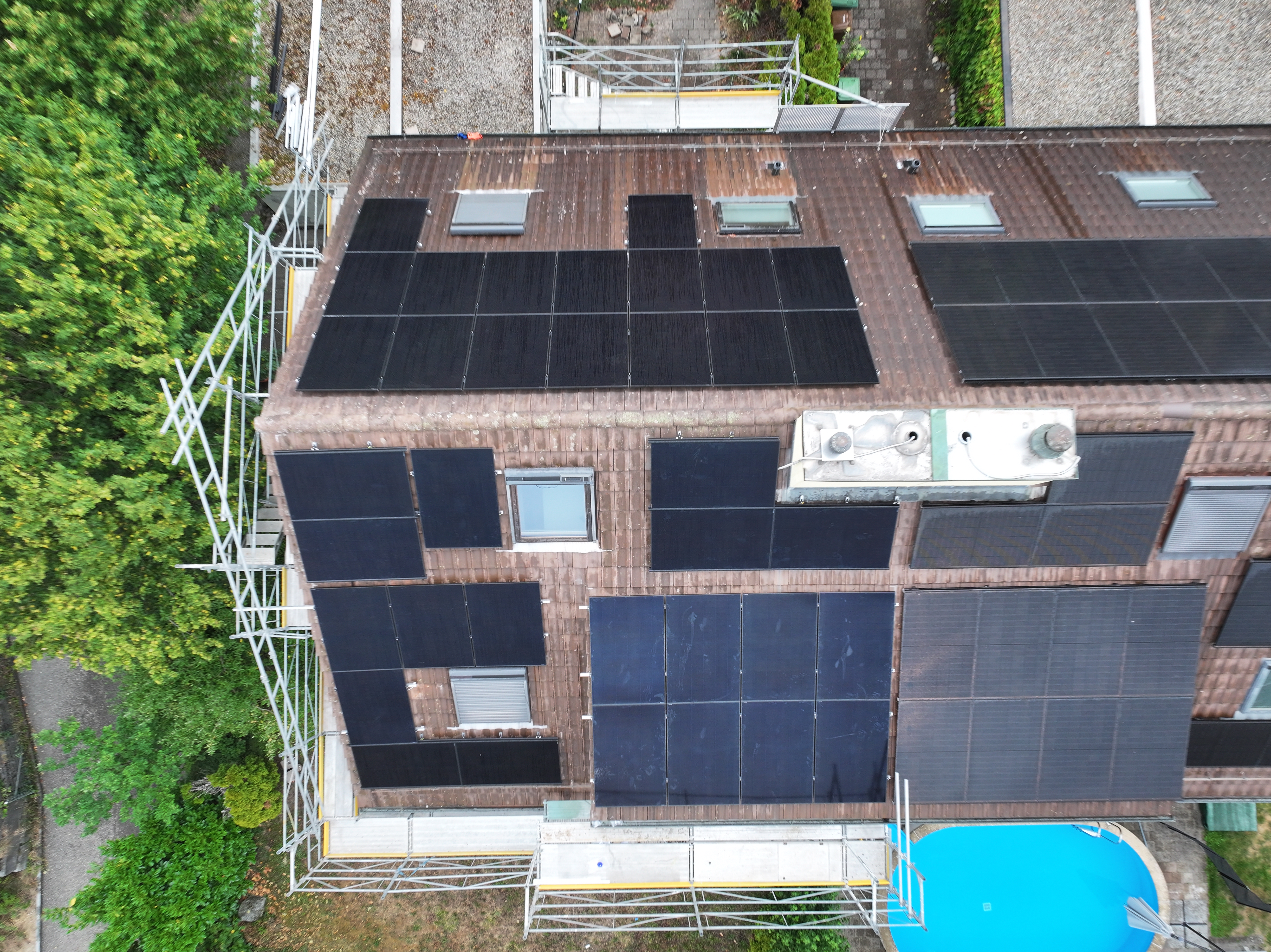 PV-Montage Referenzprojekt in Winterthur — Drohnenaufnahme