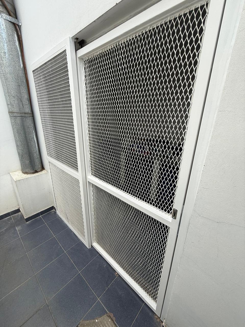 Puertas de Seguridad con Malla