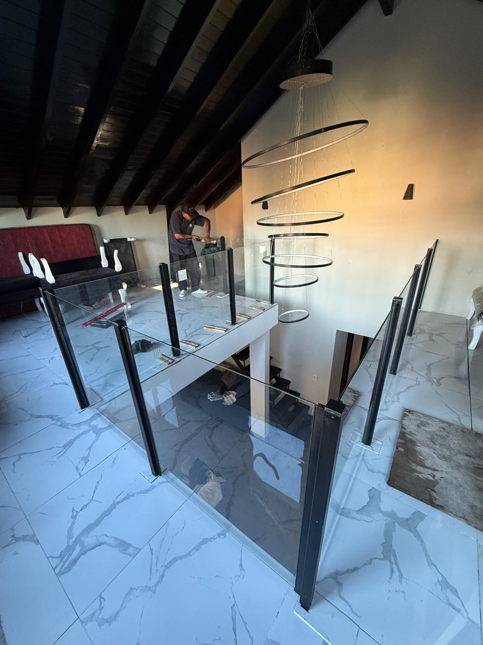 Baranda de Vidrio en Mezzanine