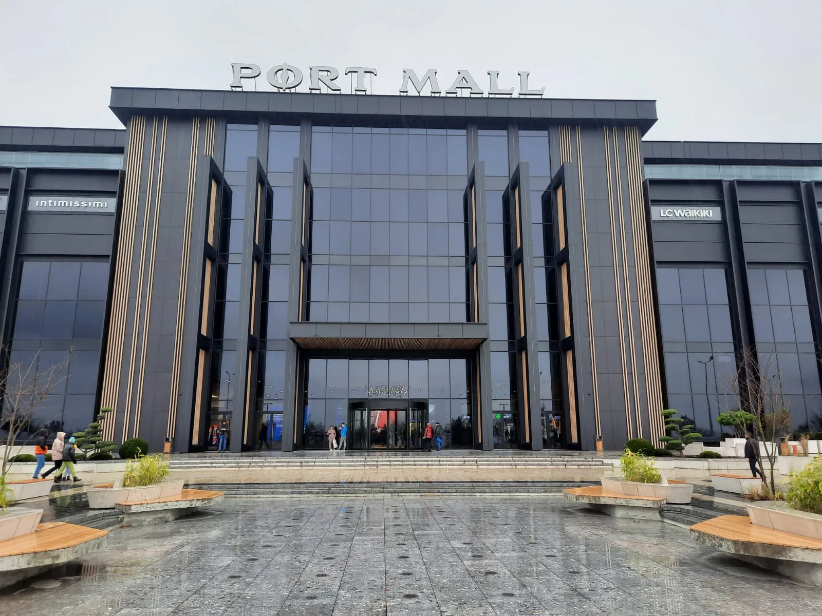 Port Mall Chișinău – grinzi și fațadă din Ayous – Chișinău, Republica Moldova – Victoria Star și Floors4You