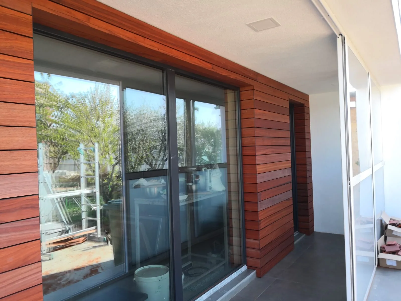 Black Sea Padauk Villa – fațadă și deck – Constanța – Floors4You