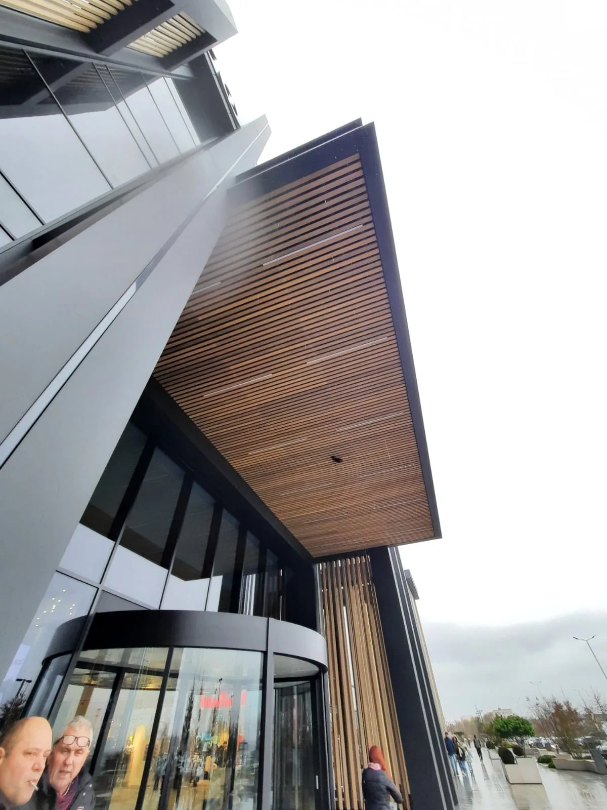 Port Mall Chișinău – grinzi și fațadă din Ayous – Chișinău, Republica Moldova – Victoria Star și Floors4You