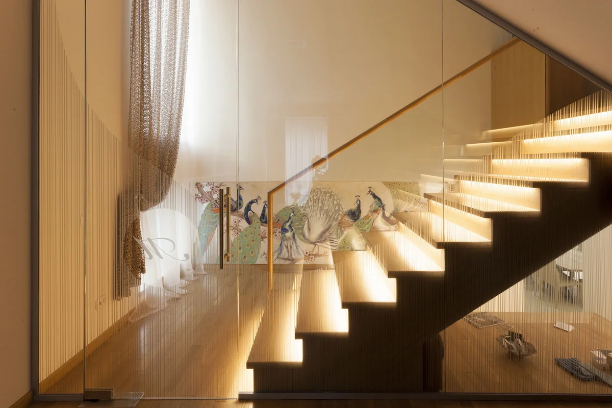 Glass & Wood Stairs Villa – scări din parchet cu LED – București – Floors4You