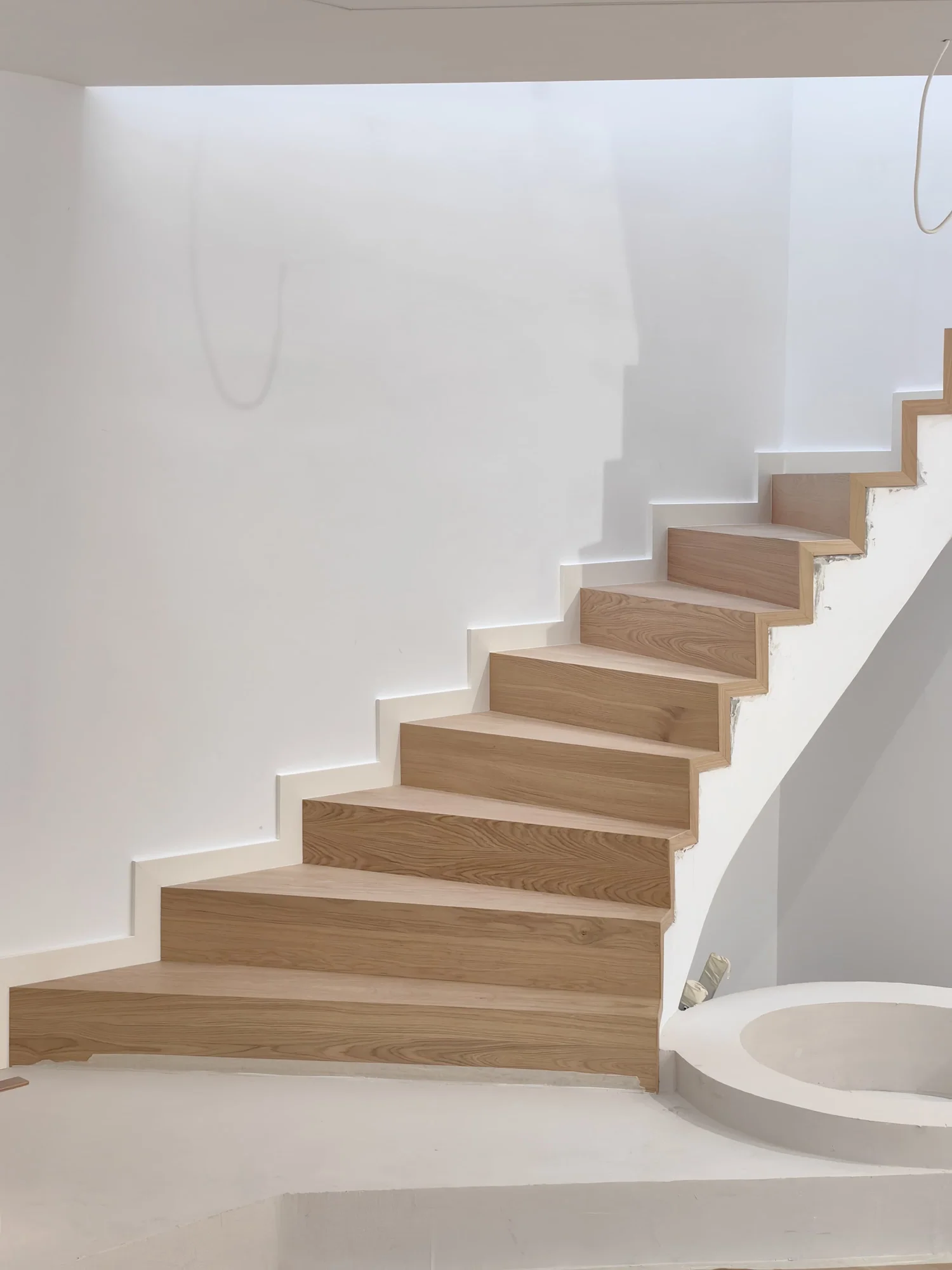 Latte Spiral Staircase – scară în spirală placată cu parchet – București – Floors4You