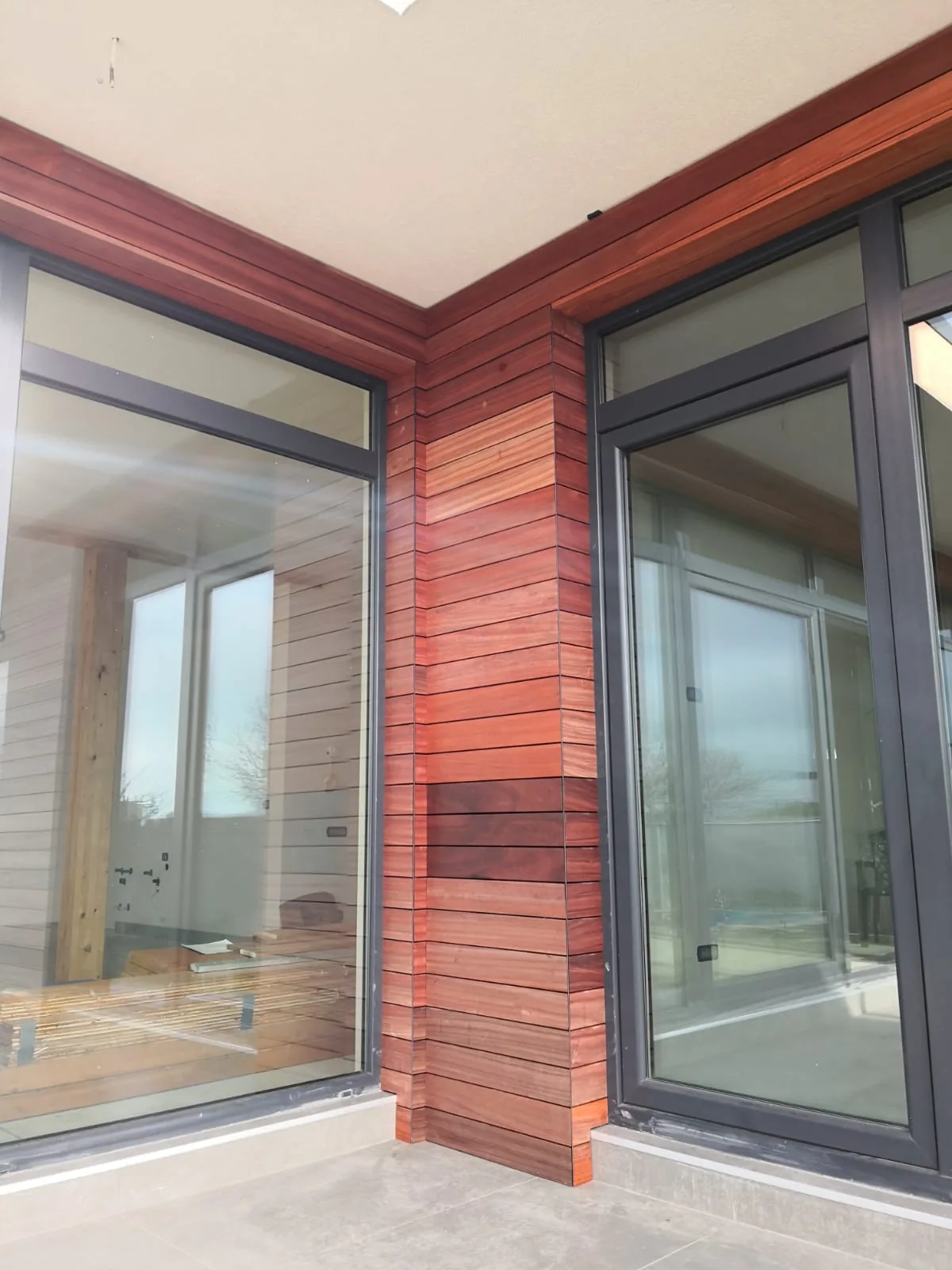 Black Sea Padauk Villa – fațadă și deck – Constanța – Floors4You