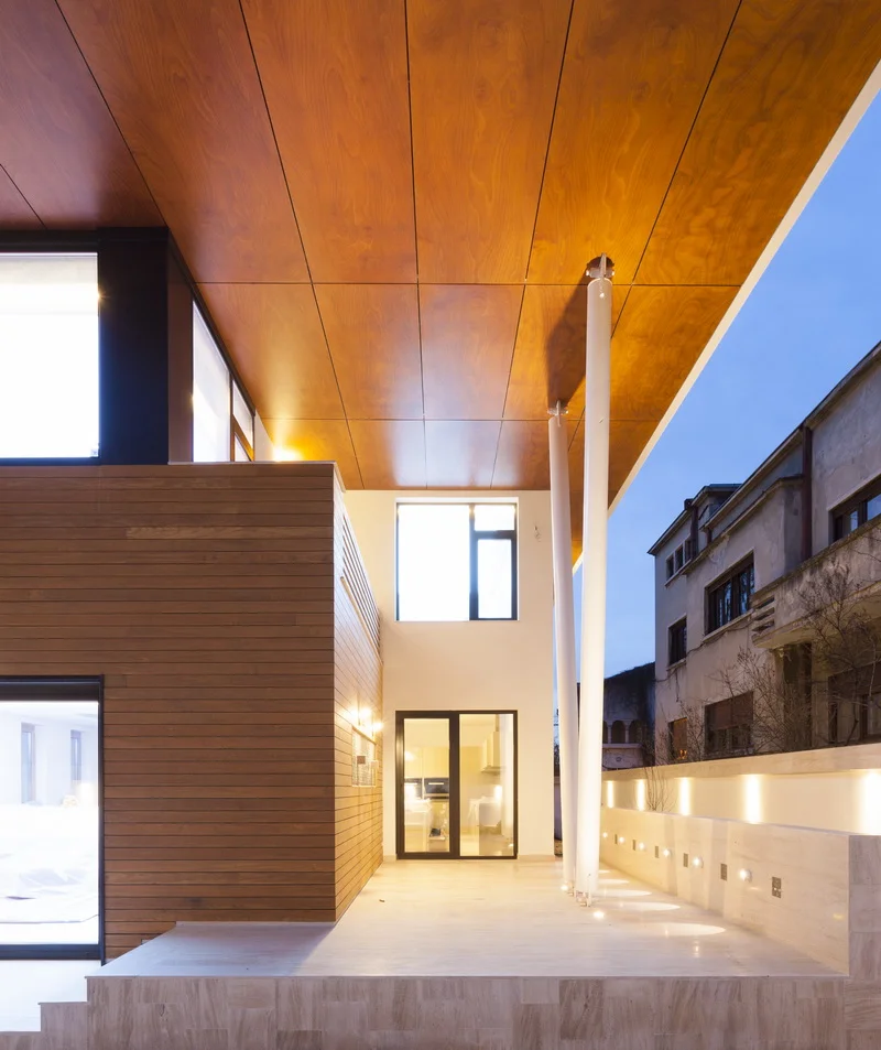 Glass & Wood Stairs Villa – scări din parchet cu LED – București – Floors4You