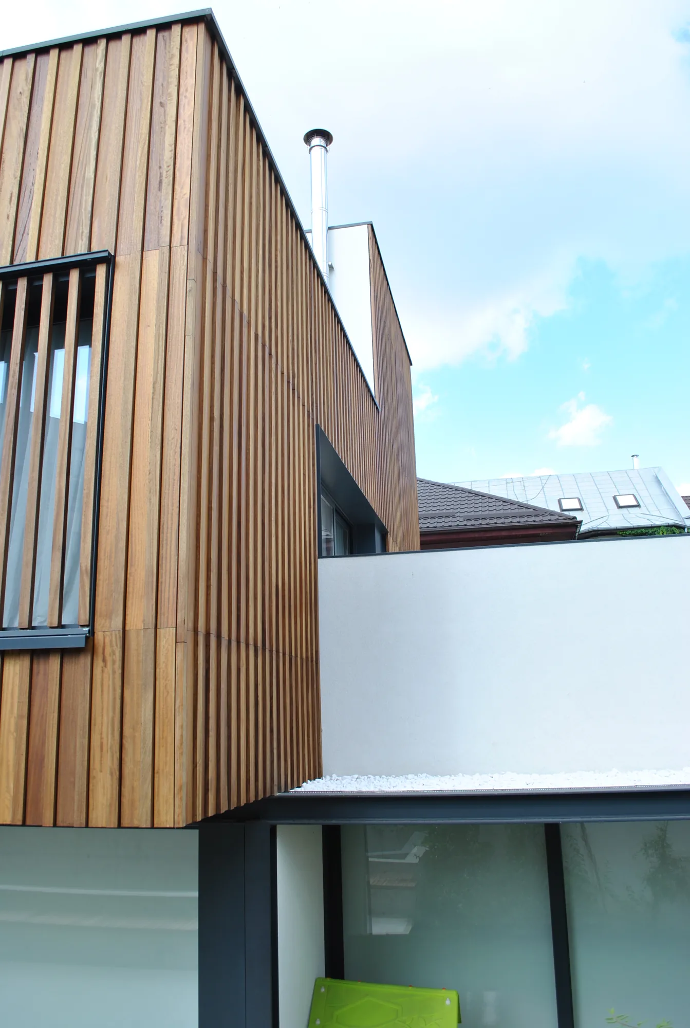 Iroko House - facade and interior - Floors4You