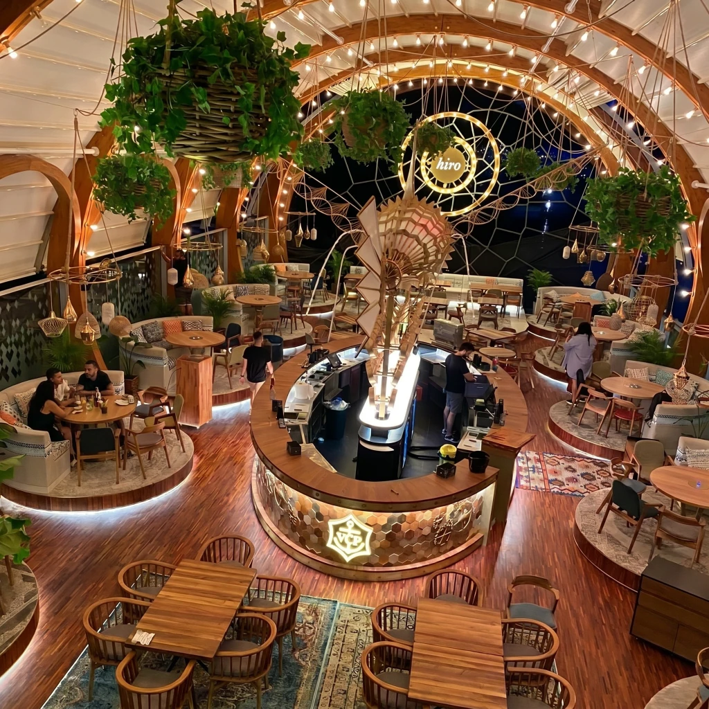 Restaurante & Cluburi