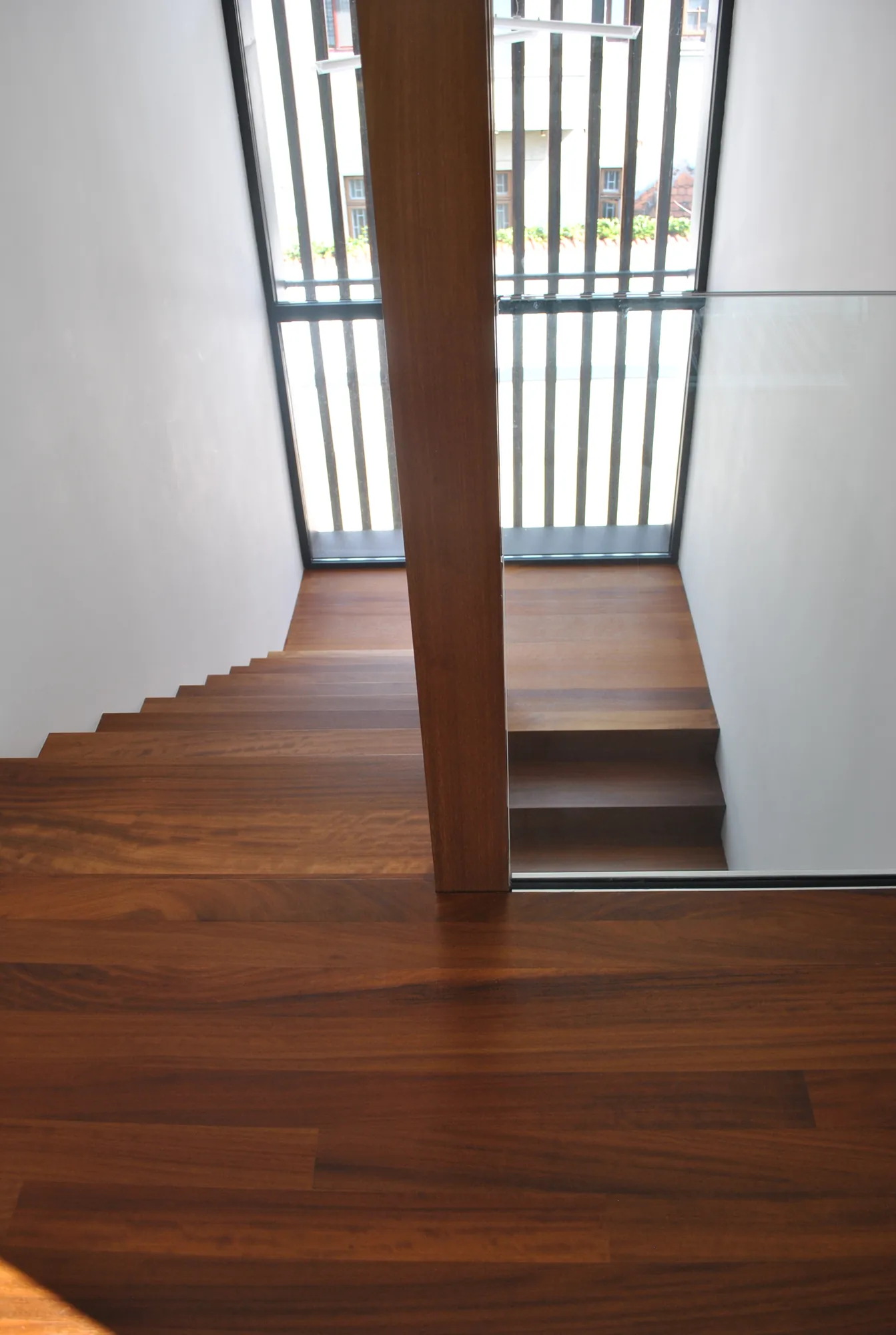Iroko House - facade and interior - Floors4You