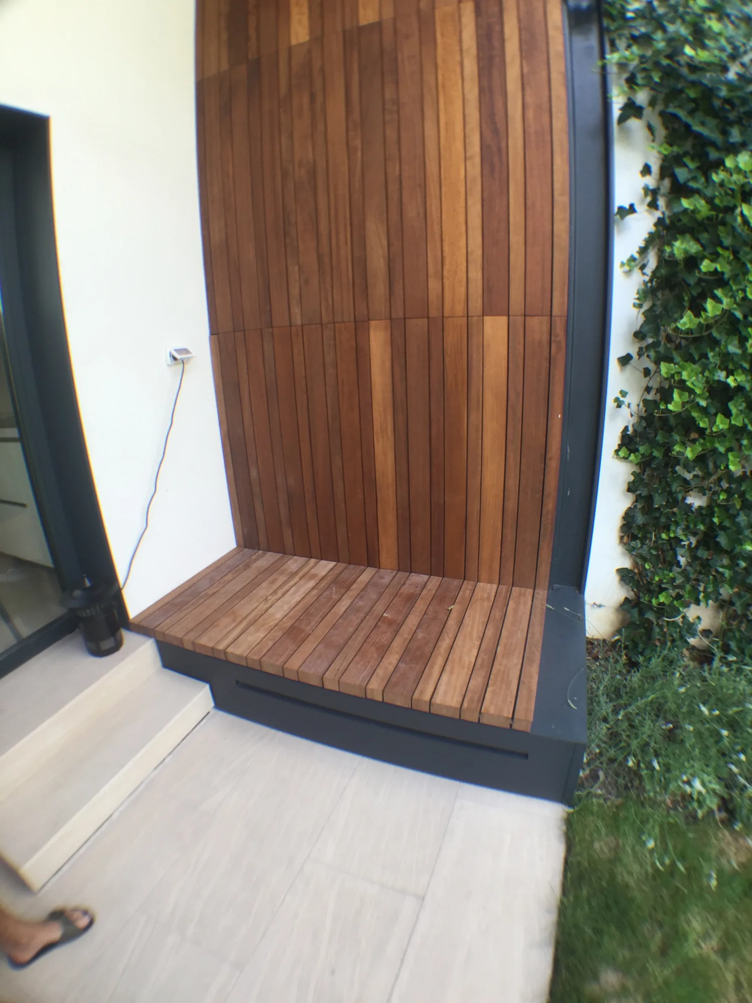 Iroko House - facade and interior - Floors4You