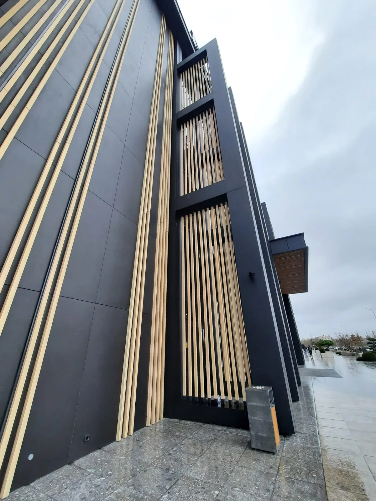 Port Mall Chișinău – grinzi și fațadă din Ayous – Chișinău, Republica Moldova – Victoria Star și Floors4You