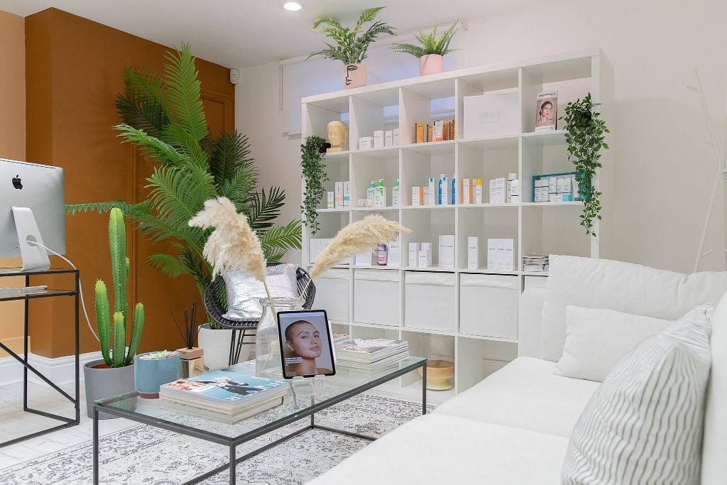 Skiin clinic interior, Manchester