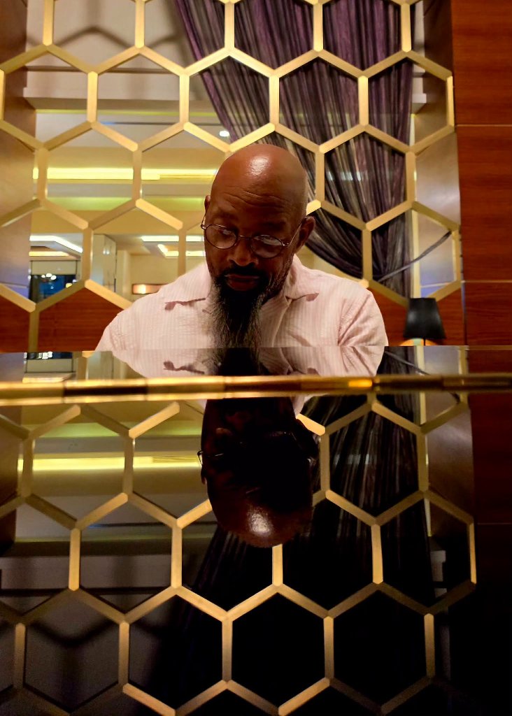 Reflection at the piano — onboard the cruise