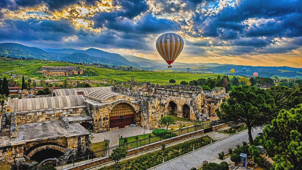 Pamukkale travertine terraces with balloons