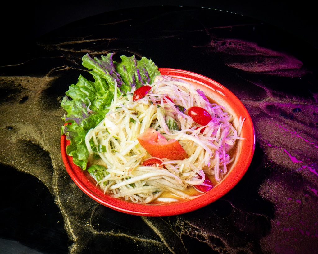Thai Papaya Salad (Thum Mak Hoong)